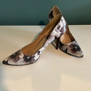 Guc Jeanne Becker floral heels